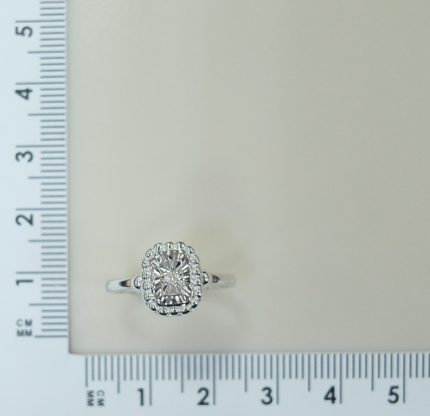 Серебряное кольцо с бриллиантом